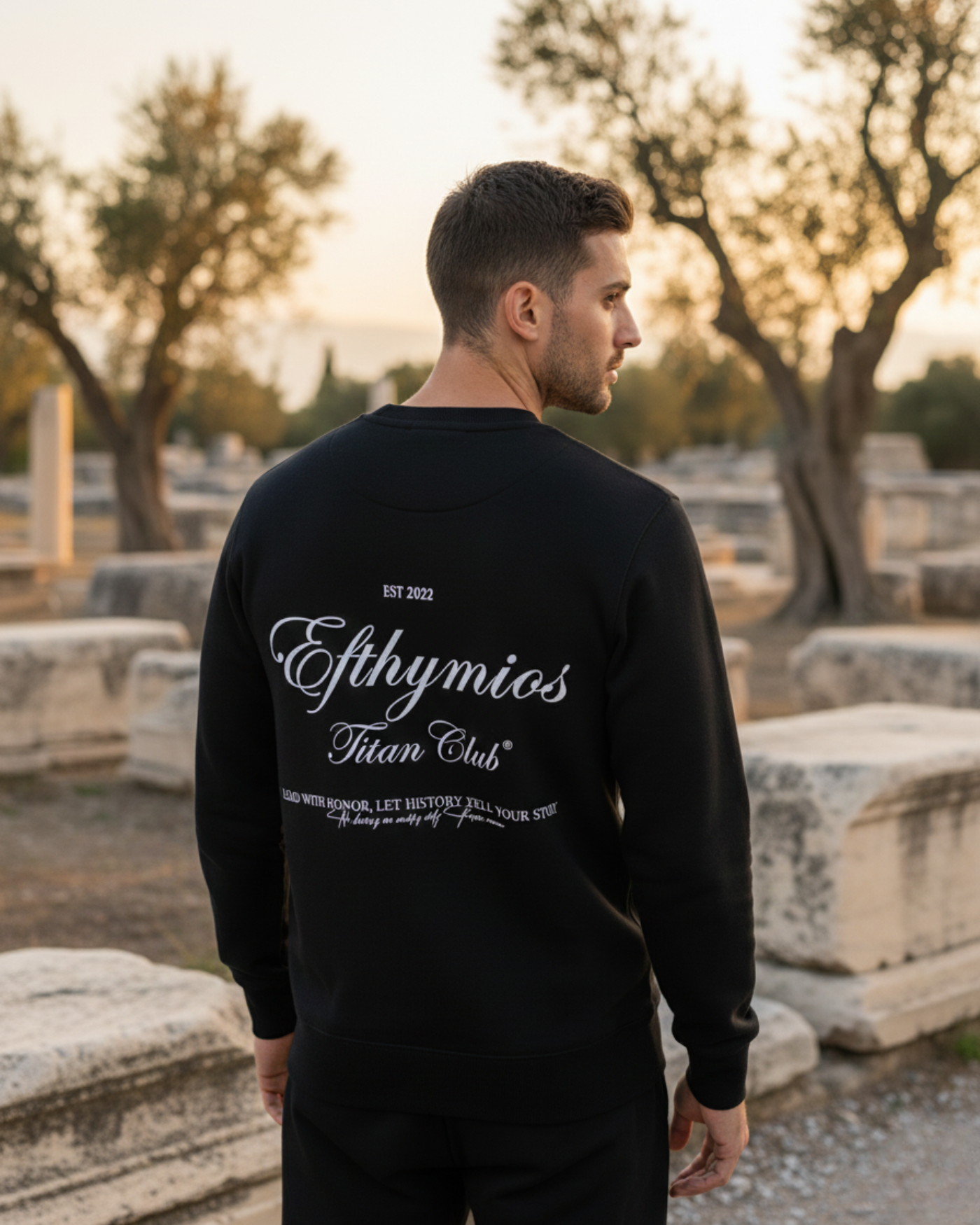 TITAN CLUB SWEATER - BLACK