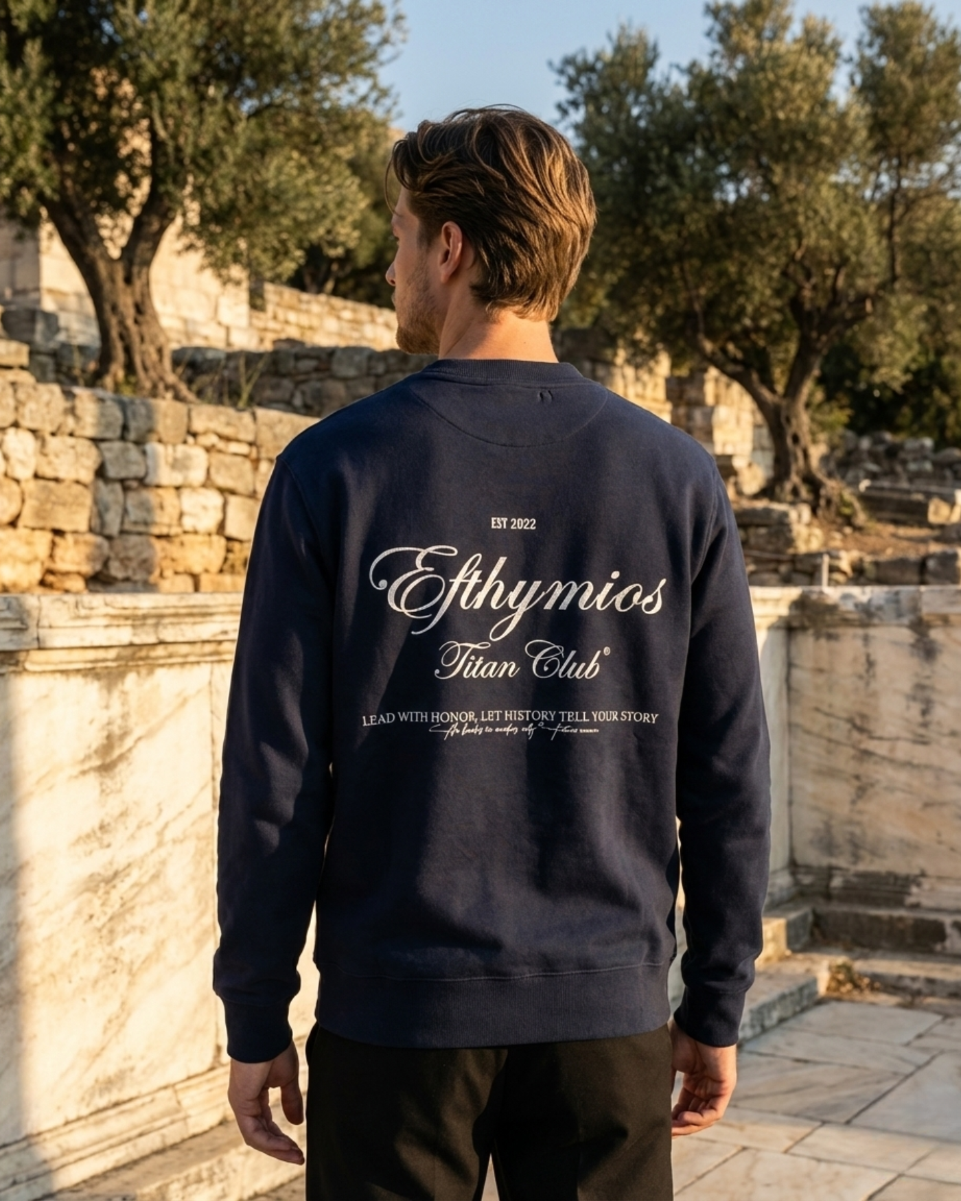 TITAN CLUB SWEATER - NAVY BLUE