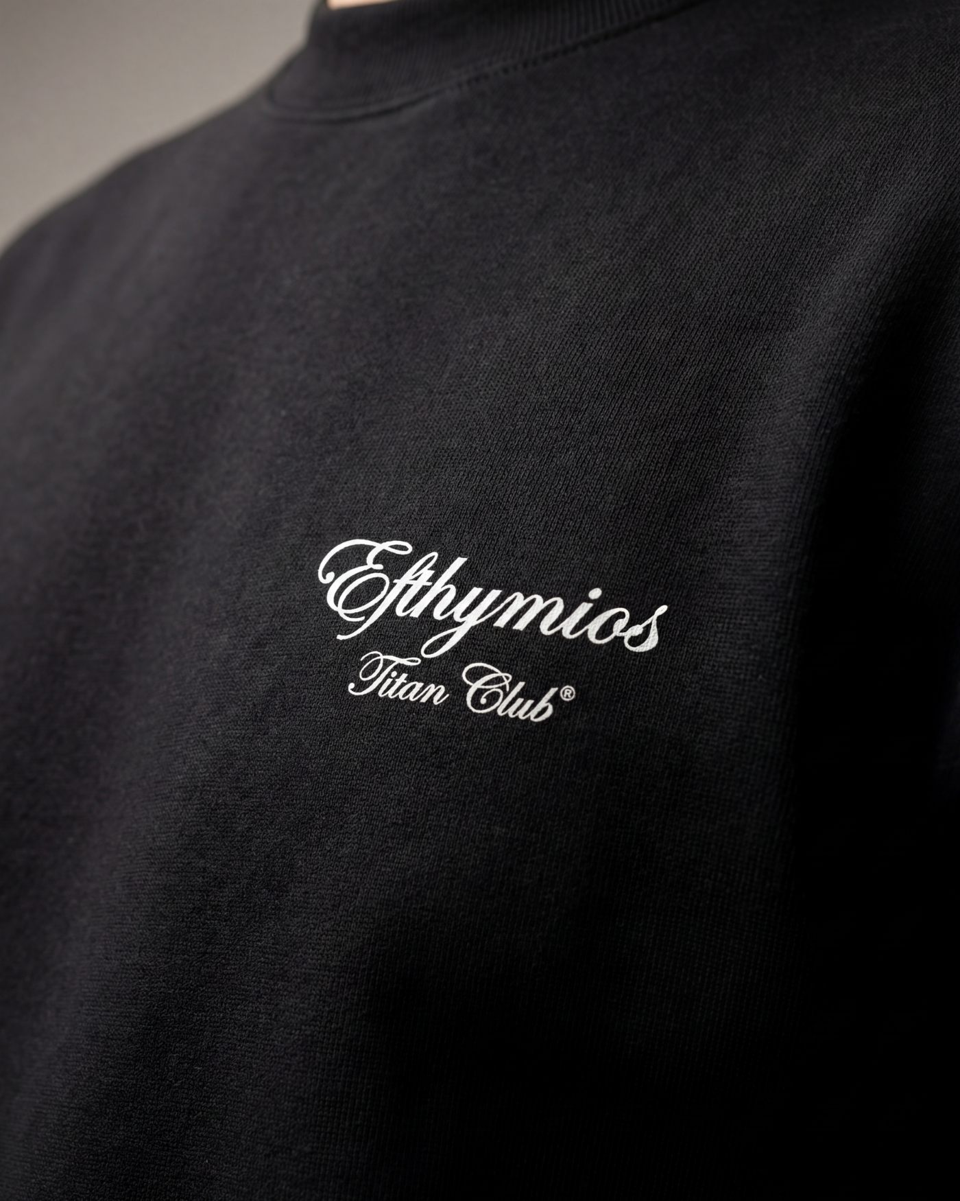 TITAN CLUB SWEATER - BLACK